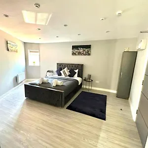 Guest house Heathrow Stays -, Feltham