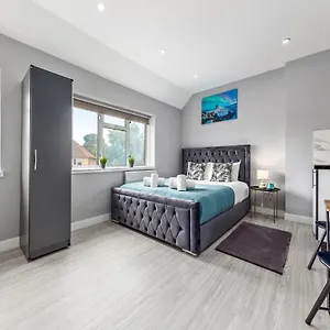 Guest house Heathrow Stays - Tw13, Feltham