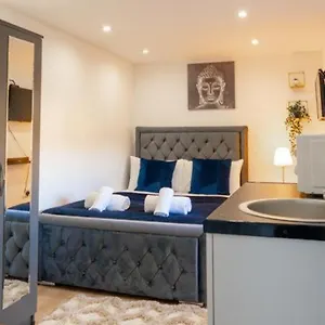Guest house Heathrow - Oakway, Feltham