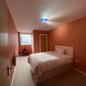 Guest house Dream, Feltham