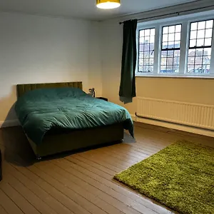 Inn The Airman, Feltham